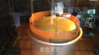 抹茶戚风蛋糕，清爽抹茶气息，蛋糕体细嫩绿润，入口即化，令人陶醉。的做法步骤：17