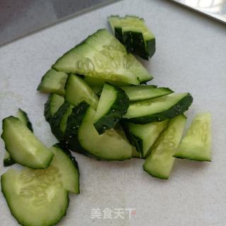 海参煎蛋拌黄瓜木耳的做法步骤：1