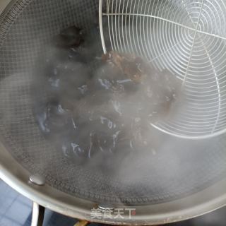 海参煎蛋拌黄瓜木耳的做法步骤：9