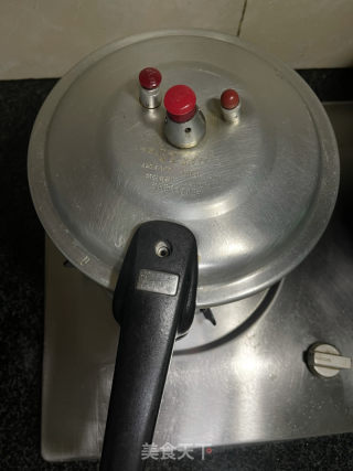 酸菜焖排骨的做法步骤：12