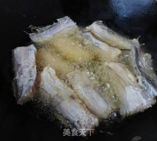 家常红烧带鱼段的做法步骤：3
