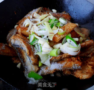 家常红烧带鱼段的做法步骤：6