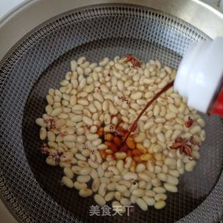 酱辣黄豆的做法步骤：2