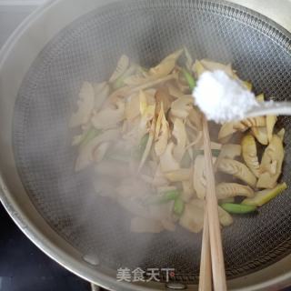青蒜炒雷笋的做法步骤：13
