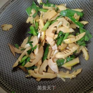 青蒜炒雷笋的做法步骤：15