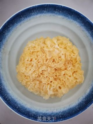 南瓜银耳红枣甜汤的做法步骤：1