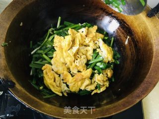 韭菜炒鸡蛋的做法步骤：8