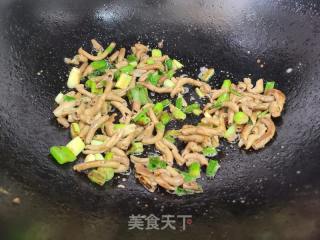 葱炒鸭肠的做法步骤：4
