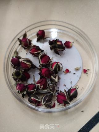 玫瑰花分心木枸杞红茶的做法步骤：1