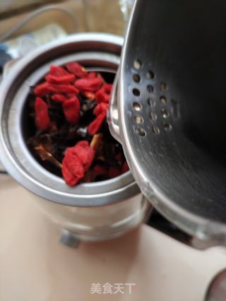 玫瑰花分心木枸杞红茶的做法步骤：8