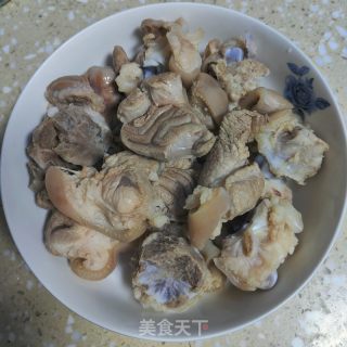 莲藕花生猪蹄汤的做法步骤：1
