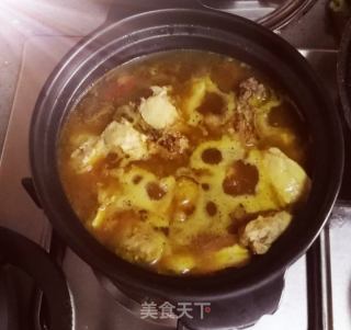 咖喱土豆黄芪烧鸡的做法步骤：1