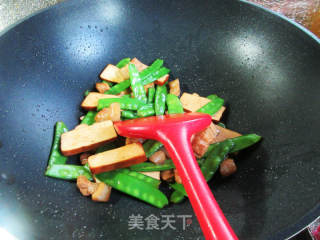 肉片荷兰豆炒香干的做法步骤：11
