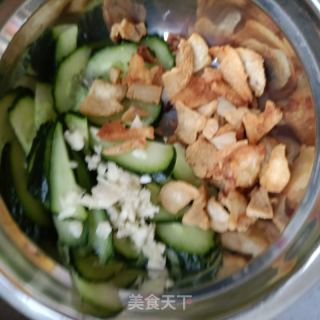 油渣拌黄瓜的做法步骤：3