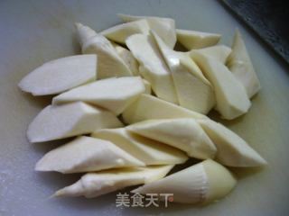茭白烧鸡翅中的做法步骤：3
