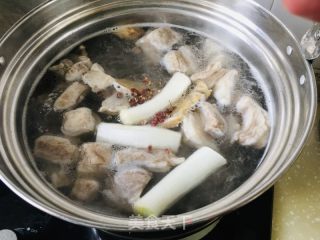 家常炖羊排的做法步骤：4
