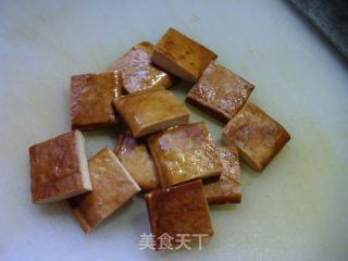 黑木耳香干炒莴笋的做法步骤：2