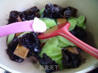 黑木耳香干炒莴笋的做法步骤：7