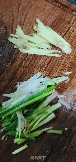 黄豆酱蒸鳕鱼的做法步骤：2
