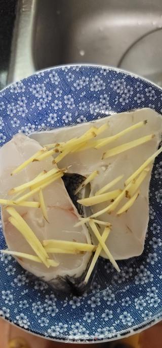 黄豆酱蒸鳕鱼的做法步骤：3
