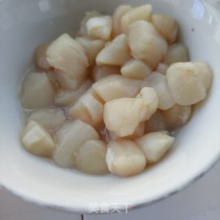 油菜炒鲜贝的做法步骤：2