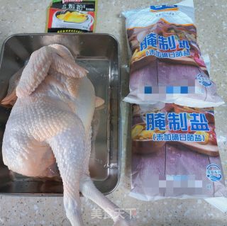 客家盐焗鸡的做法步骤：1