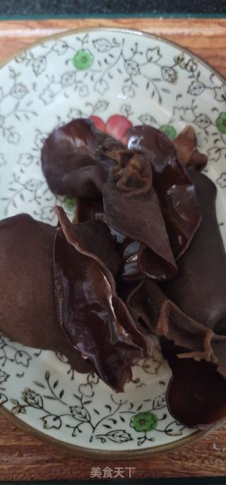 黑木耳鲜肉云吞的做法步骤：1