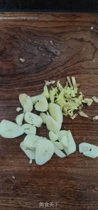 牛柳炒酸萝卜条的做法步骤：5