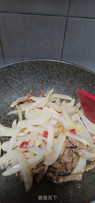 牛柳炒酸萝卜条的做法步骤：9