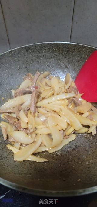 牛柳炒酸萝卜条的做法步骤：10