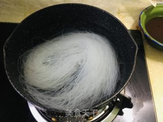 粉丝羊肉汤的做法步骤：1