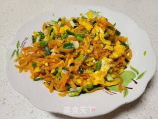 鸡蛋炒蒸红萝卜丝的做法步骤：6