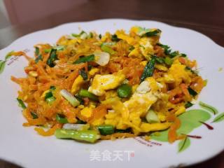 鸡蛋炒蒸红萝卜丝的做法步骤：7