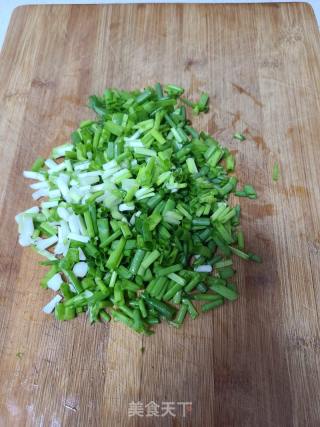 香葱炒蒸枸蒲穗的做法步骤：2