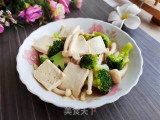 西兰花海鲜菇烧豆腐的做法