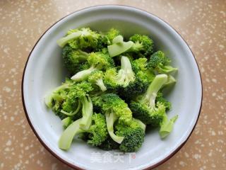 西兰花海鲜菇烧豆腐的做法步骤：2