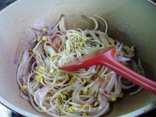 黄豆芽炒洋葱的做法步骤：7