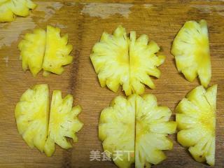 美味菠萝烤鸡翅的做法步骤：1