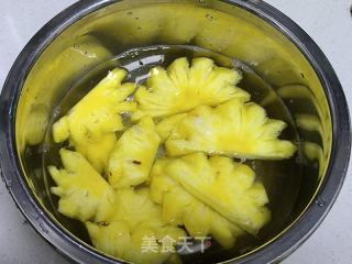 美味菠萝烤鸡翅的做法步骤：2
