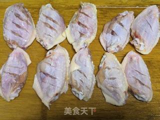 美味菠萝烤鸡翅的做法步骤：3