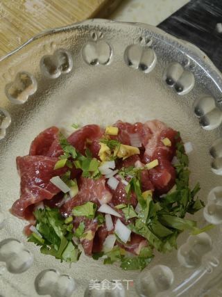 油麦菜滑肉汤的做法步骤：2