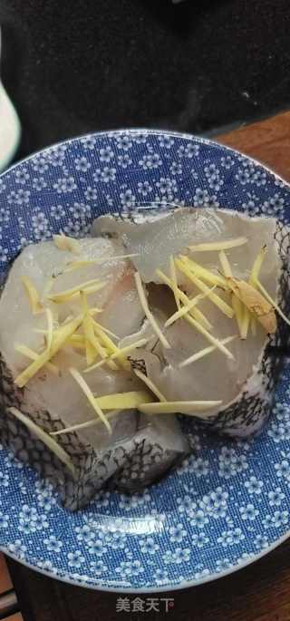 剁椒蒸鳕鱼的做法步骤：4