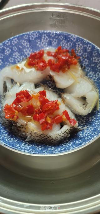 剁椒蒸鳕鱼的做法步骤：7