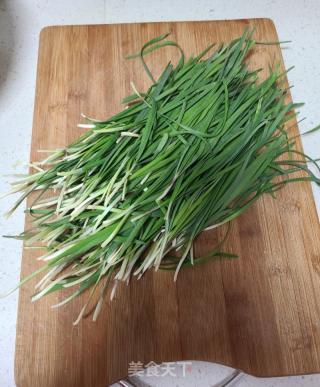 卤驴肉炒韭菜的做法步骤：1