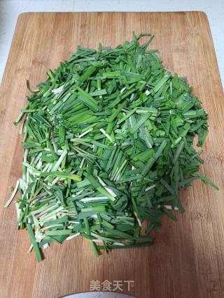 卤驴肉炒韭菜的做法步骤：2