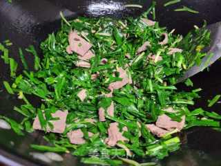 卤驴肉炒韭菜的做法步骤：4