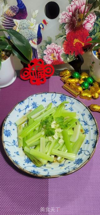 白灼西芹的做法步骤：6