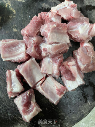 板栗焖排骨的做法步骤：1