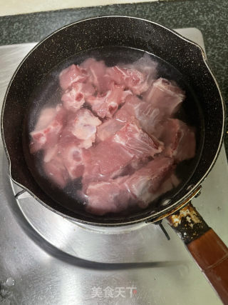 板栗焖排骨的做法步骤：2