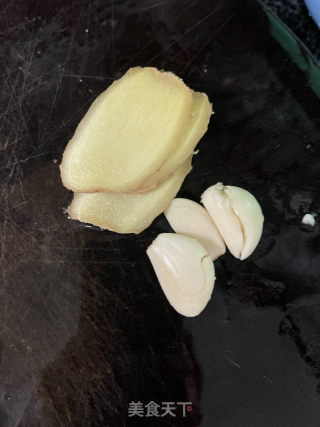 板栗焖排骨的做法步骤：3